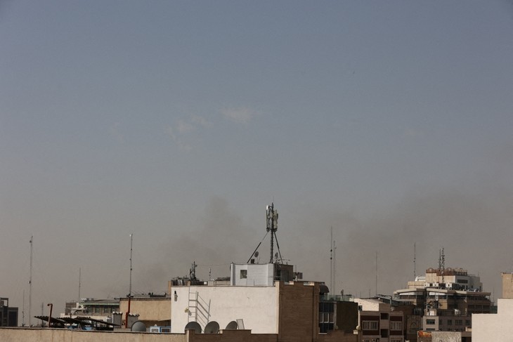 Israël annonce une frappe contre l’Iran et décrète l’état d’urgence à l’échelle nationale - ảnh 1