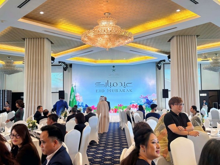 Les ambassades des pays arabes et musulmans au Vietnam célèbrent l’Eid al-Fitr - ảnh 1