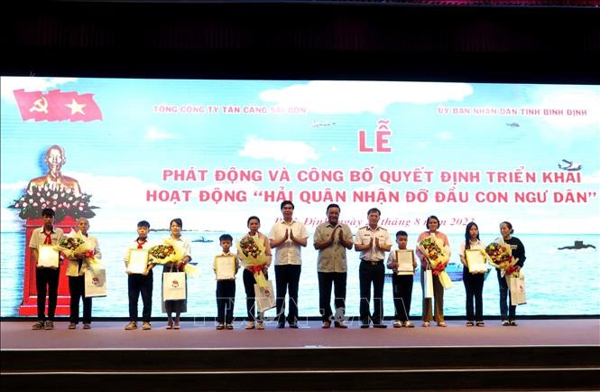 Vietnam’s Navy sponsors fishermen’s children - ảnh 1