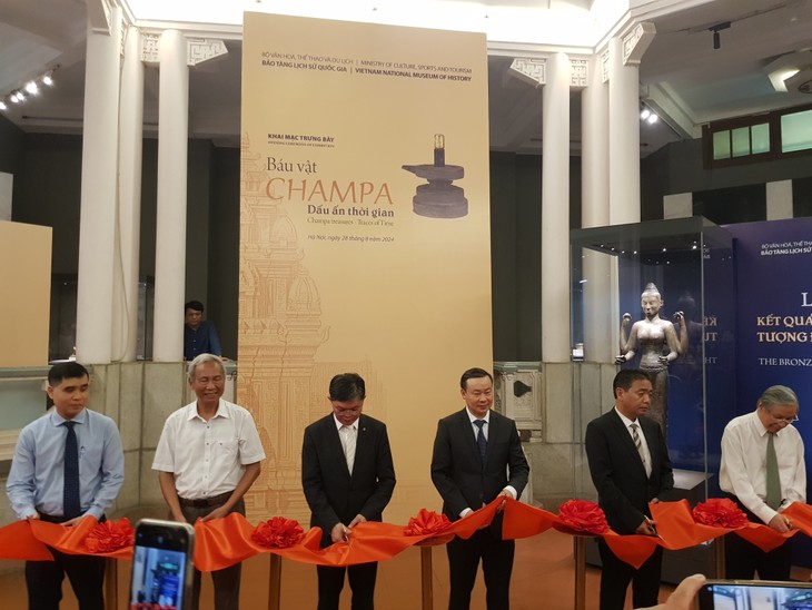 Champa culture's rare artifacts on display - ảnh 1