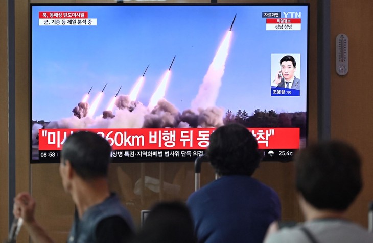 North Korea fires short-range missiles - ảnh 1