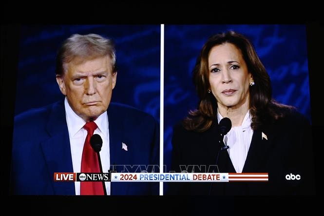 Trump rejects Fox News invitation to debate Harris in late October - ảnh 1