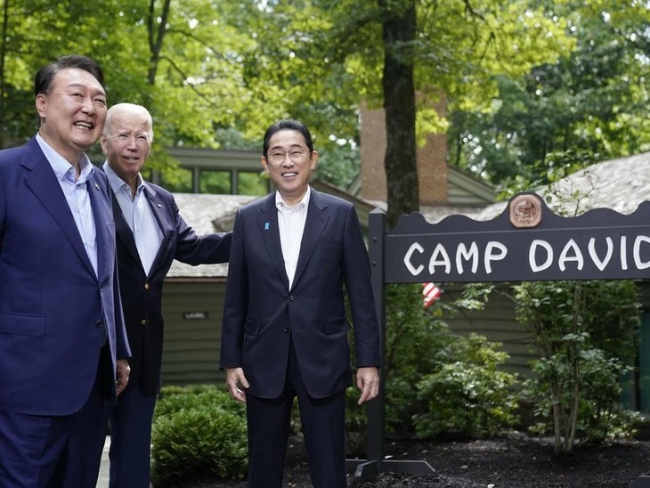 Biden proposes holding trilateral summit of US, South Korea, Japan this year - ảnh 1