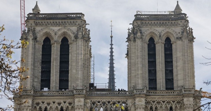 Bells of Notre-Dame ring for first time since 2019 fire - ảnh 1