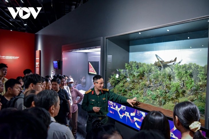 Vietnam Military History Museum glorifies national defense tradition  - ảnh 2