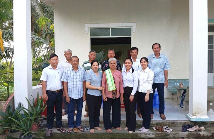 New homes handed over to poor families ahead of Lunar New Year - ảnh 2