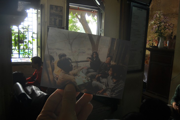 In a prime location, the most budget-friendly cafe in town offers more than drinks - ảnh 3