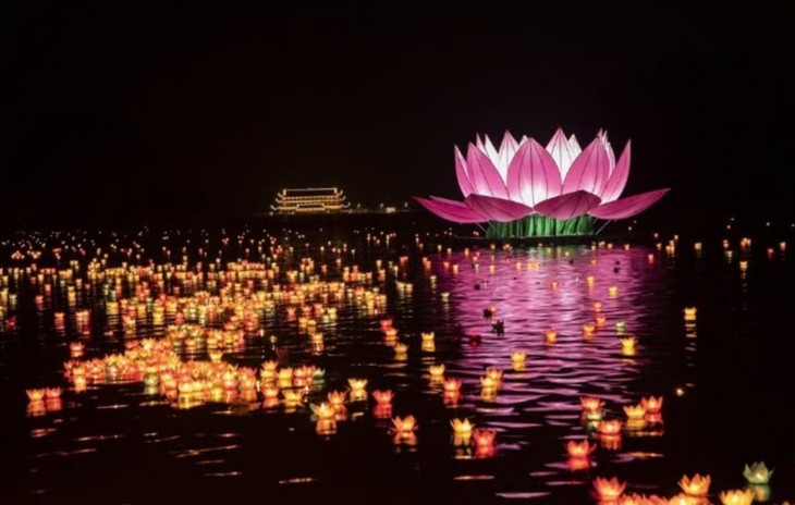 Ninh Binh’s fashion show features Vietnam’s traditional attire - ảnh 2