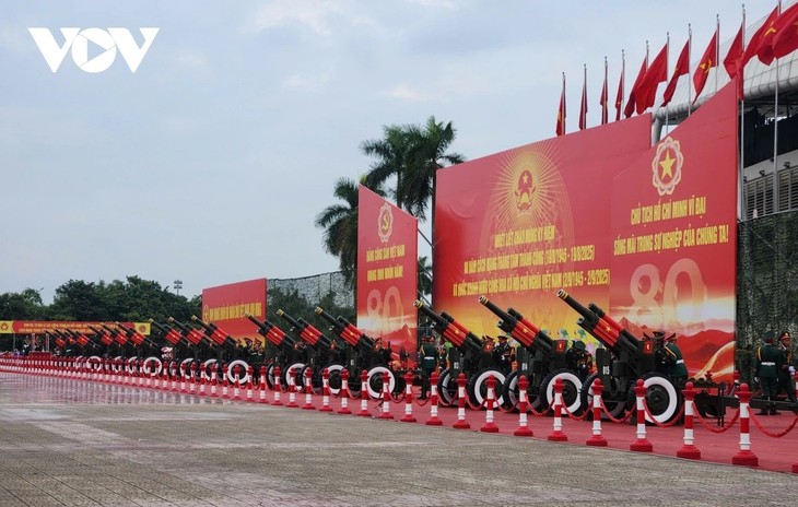 Full-dress rehearsal for National Day celebration attracts tens of thousands  - ảnh 1