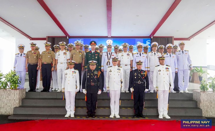 Vietnam and Philippine navies strengthen cooperation  - ảnh 1