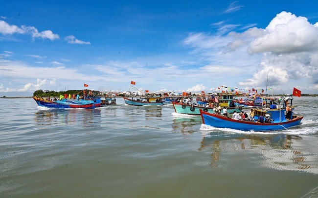 Can Gio whale worshiping festival features 20 activities  - ảnh 1