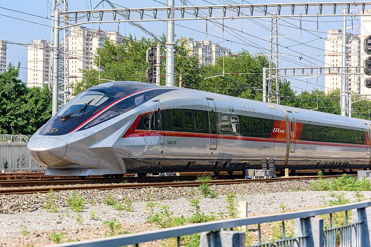 China’s fastest bullet train hits new record  - ảnh 1