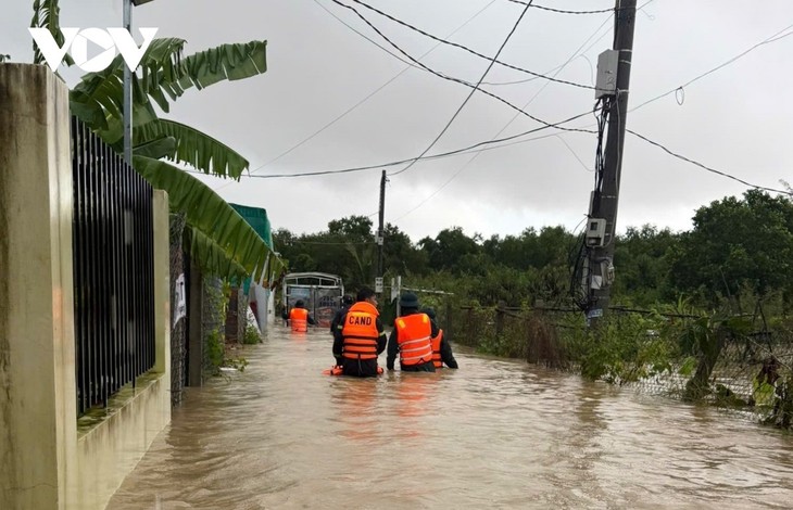 Floods batter Vietnam's south central, central highlands regions - ảnh 1