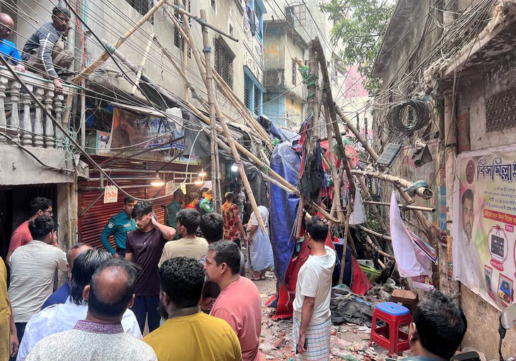 Earthquake jolts Bangladesh, killing five, injuring around 100 - ảnh 1