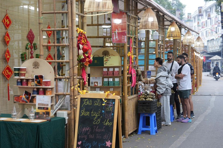 Hanoi Old Quarter expands Spring Flower Market  - ảnh 3
