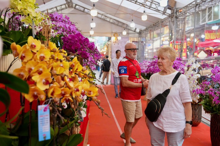 Hanoi Old Quarter expands Spring Flower Market  - ảnh 1
