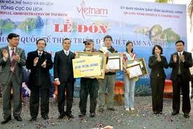 Bersemaraknya  pariwisata Vietnam tahun 2011  - ảnh 2