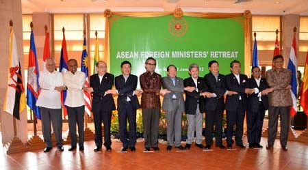 Konferensi terbatas Menteri Luar Negeri ASEAN telah berlangsung di Kamboja - ảnh 1