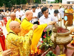 Pertemuan para pemuka agama, biksu-biksuni dan orang yang punya prestise di dukuh. - ảnh 2