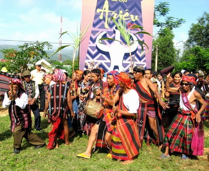 Kabupaten Nam Dong, provinsi Thua Thien Hue bersama-sama membangun pedesaan baru - ảnh 4