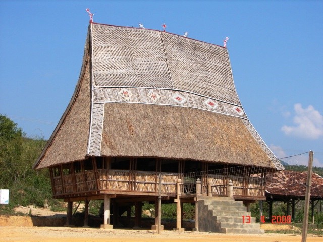 Dari pemulihan Rumah Rong berpikir tentang pembangunan pedesaan baru di provinsi Kon Tum. - ảnh 2