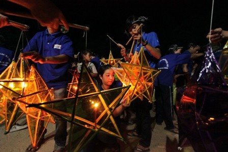 Pesta Medio Musim Rontok mereproduksi ciri budaya dulu kota Hanoi - ảnh 3