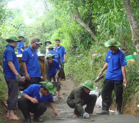 Bersama dengan rakyat memberikan kontribusi pada perkembangan bersama. - ảnh 3