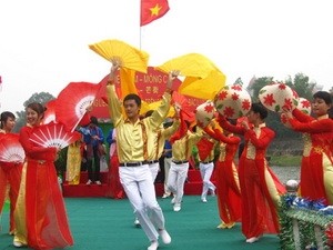 Temu pertukaran tentang lagu  dendang sayang Vietnam-Tiongkok di sungai Pei Luan - ảnh 1