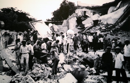 Kota Hanoi dengan kemenangan Dien Bien Phu di udara - ảnh 3