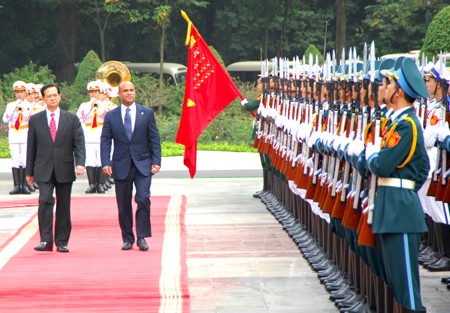 Memperkuat hubungan persahabatan dan kerjasama Vietnam-Haiti - ảnh 1