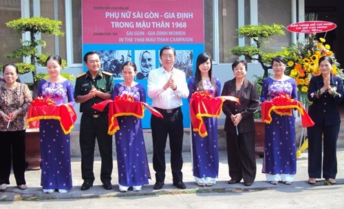 Pameran spesial dengan tema “Kaum wanita Sai Gon-Gia Dinh pada Hari Raya Tet 1968 - ảnh 1