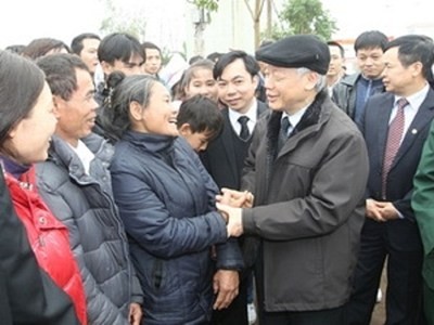 Sekjen Nguyen Phu Trong mengunjungi dan menyampaikan ucapan selamat Tahun Baru di kabupaten Thach That, kota Hanoi - ảnh 1