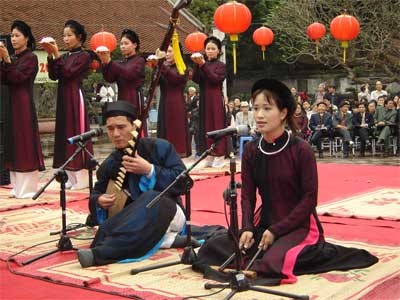 Generasi muda dengan pekerjaan mengkonservasikan warisan budaya lagu rakyat Ca Tru - ảnh 4