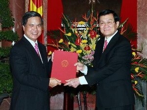 Presiden Truong Tan Sang memberikan pangkat Duta Besar kepada  diplomat - ảnh 1