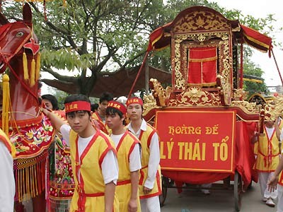 Membuka pesta kuil Do sehubungan dengan peringatan ke-1003 Hari Naik Takhta Raja Ly Thai To  - ảnh 1