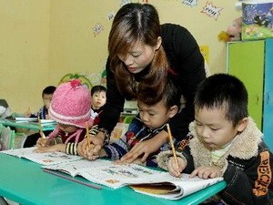 Mengawasi pelaksanakan kebijakan dan undang-undang tentang pemuda dan anak-anak - ảnh 1