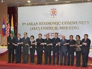 Indonesia memperkuat persaingan untuk mengarah ke Komunitas Ekonomi ASEAN - ảnh 1