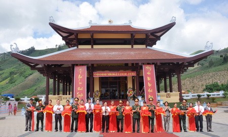 Meremiskan tugu monumen pengenangan pahlawan gugur asal kota Hanoi di provinsi Kon Tum - ảnh 1