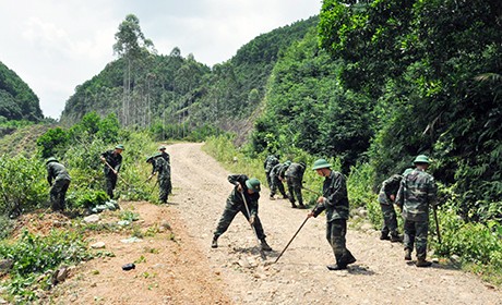 Kecamatan Bac Son mengatasi kesulitan untuk membangun pedesaan baru - ảnh 3