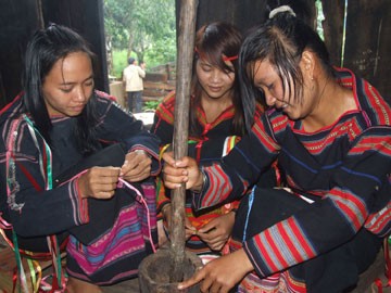 Kehidupan di kecamatan pegunungan provinsi Phu Yen mengalami perubahan - ảnh 3