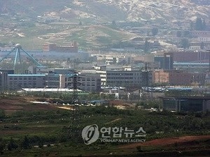 Republik Korea dan RDR.Korea menandatangani  pembentukan Komite  bersama zona industri Kaesong - ảnh 1