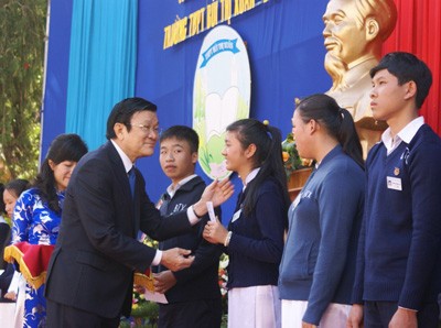 Presiden Truong Tan Sang mengunjungi kecamatan percontohan dari pedesaan baru di provinsi Lam Dong - ảnh 1