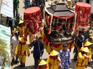 Pesta adat menyambut ikan paus mendapat pengakuan sebagai pusaka budaya nonbendawi nasional - ảnh 1