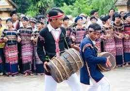 Kekhasan tarian genderang berpasang-pasangan dari rakyat etnis minoritas Cham H’Roi - ảnh 2