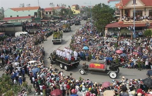 Rakyat seluruh negeri melepas Almarhum Jenderal Vo Nguyen Giap ke dunia baka - ảnh 1