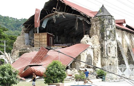 110 orang telah tewas akibat gempa bumi di Filipina - ảnh 1