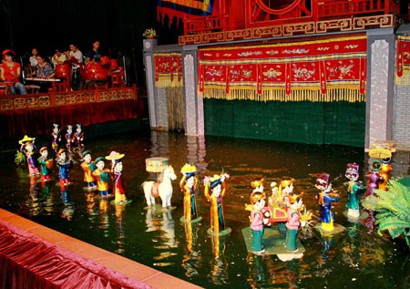 Teater Wayang Golek Air Thang Long menegakkan rekor Asia - ảnh 2