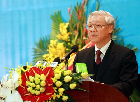 Sekjen Nguyen Phu Trong menghadiri upacara peringatan ulang tahun ke-20 Hari Jadinya Universitas Nasional Hanoi - ảnh 1