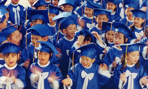 Mengembangkan sumber daya manusia di bidang ilmu pengetahuan dan teknologi dalam syarat “ penduduk emas