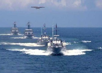 Ada sedikit-dikitnya 40 kapal militer ikut serta dalam latihan perang bersama Angkatan Laut ASEAN plus 8 - ảnh 1